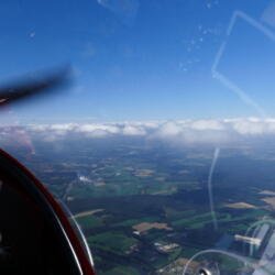 Cockpitsicht MEDU auf Konvektionsniveau