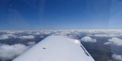 Mit D-MEDU knapp über den Wolken