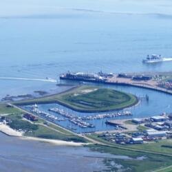 Hafen an de Nordseeküste auf dem Flugzeug